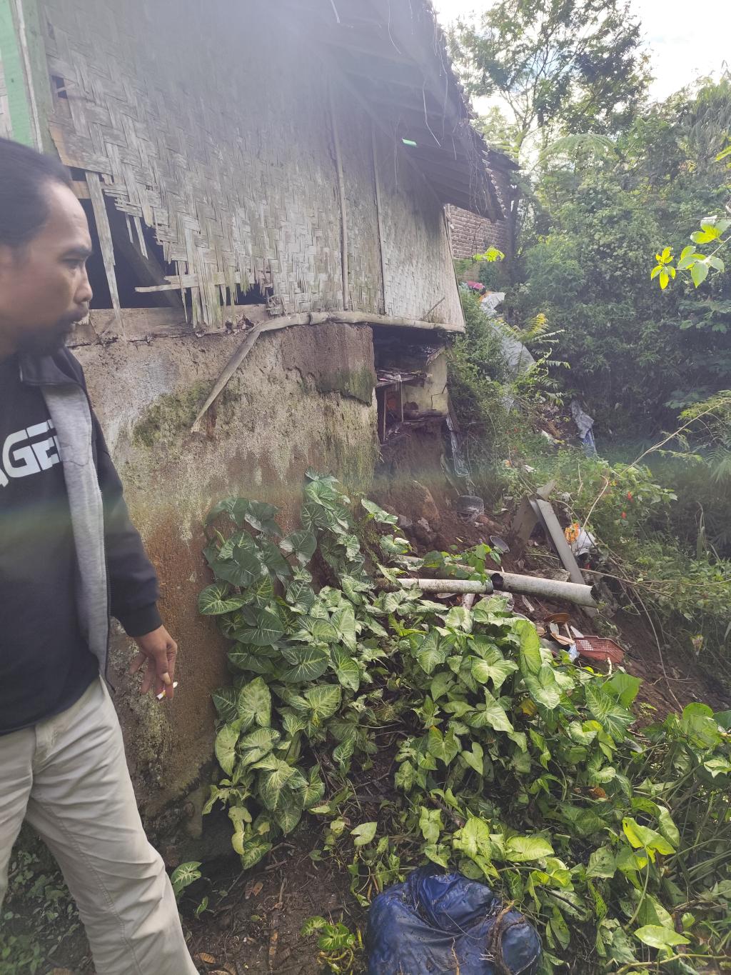 Longsor Rusak Dua Rumah di Garut, Dapur Warga Jebol