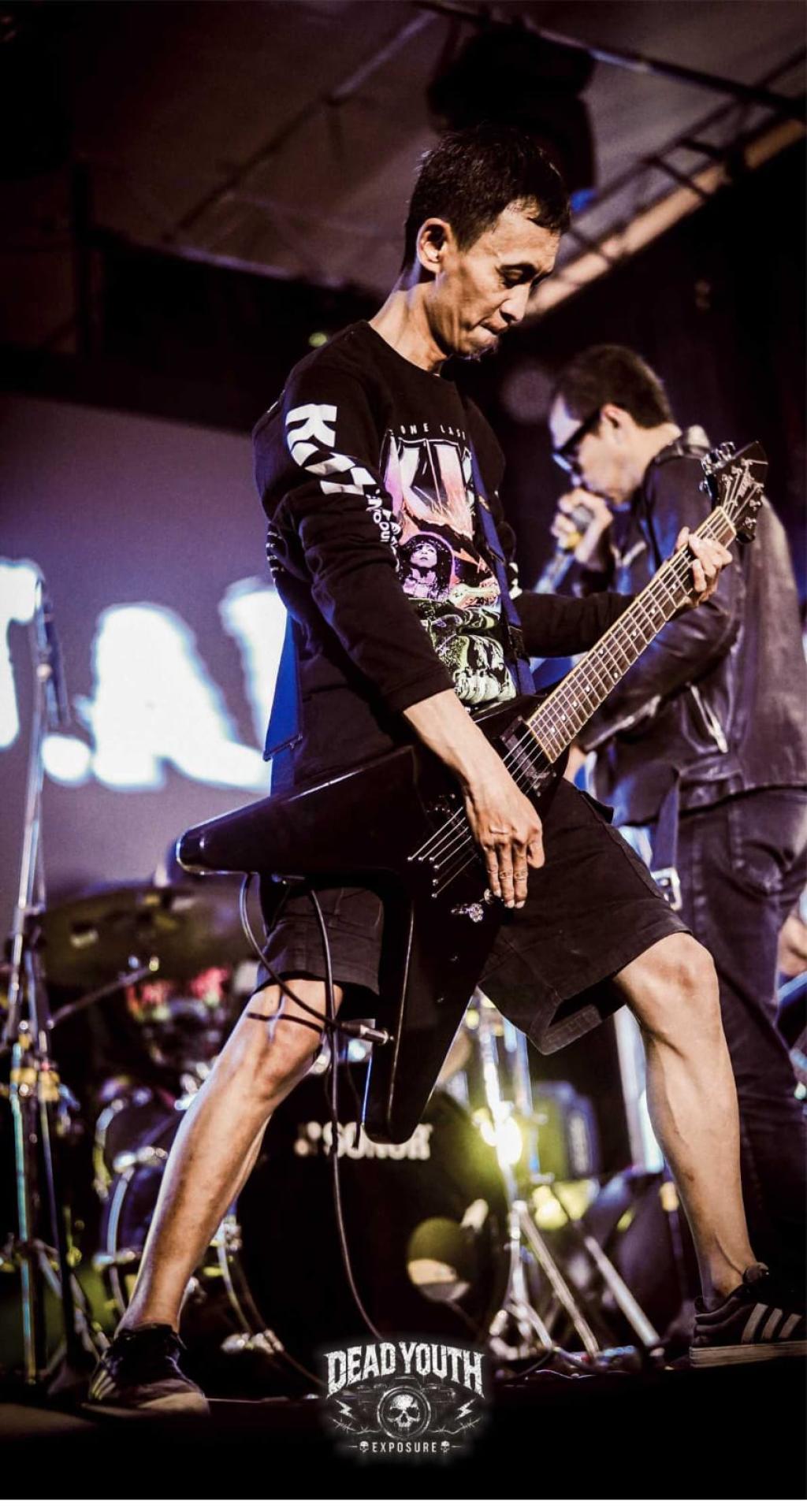 Denny “Emoh”: Gitaris T.U.T.A.B dan Holocaust, Pilar Skena Underground Garut