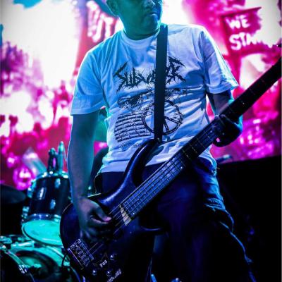 Eza T.U.T.A.B: Menjaga Denyut Punk Rock Garut dari Lini Bass
