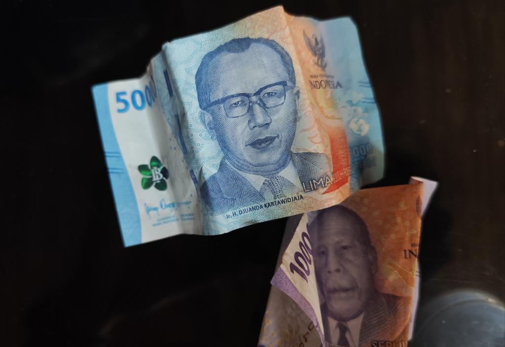Rupiah Ambruk ke Rp17.957, Terlemah Sepanjang Sejarah