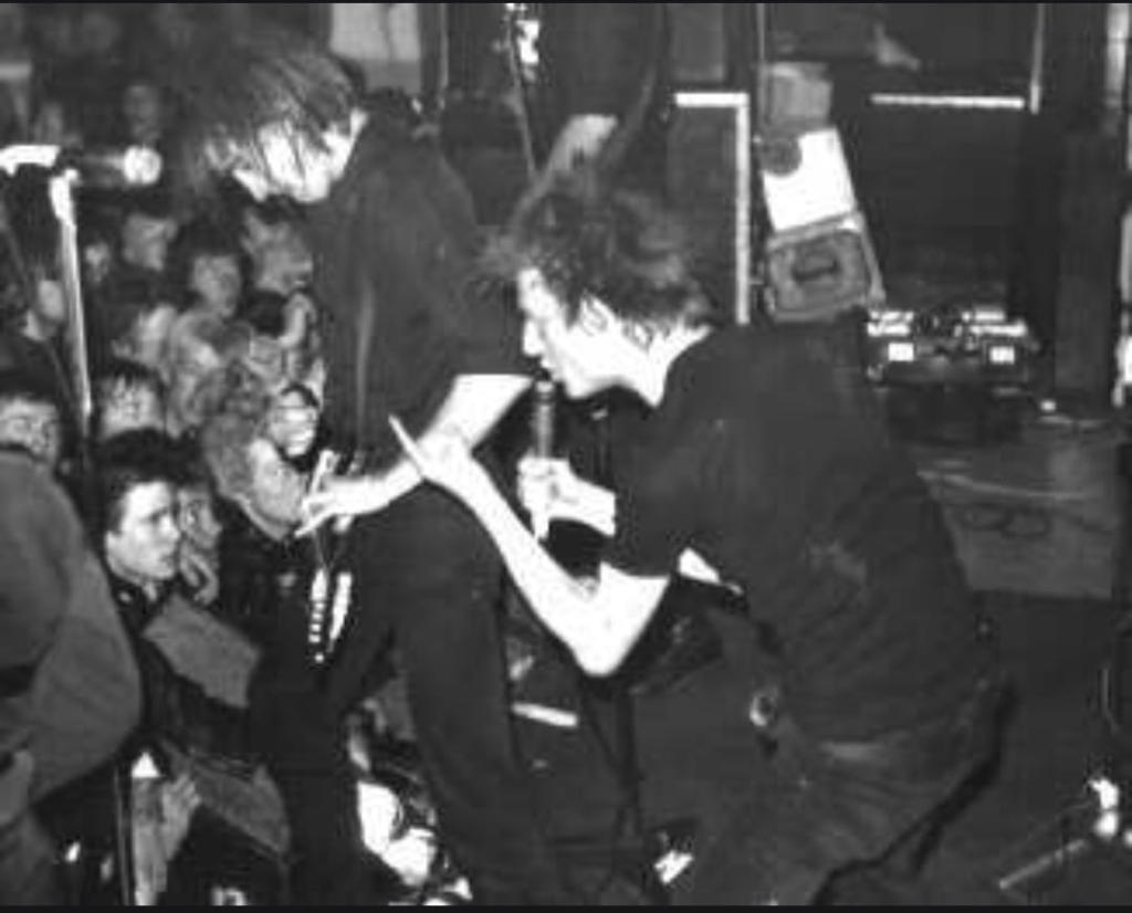 Anarcho Punk vs Street Punk: Akar Sama, Jalan Berbeda